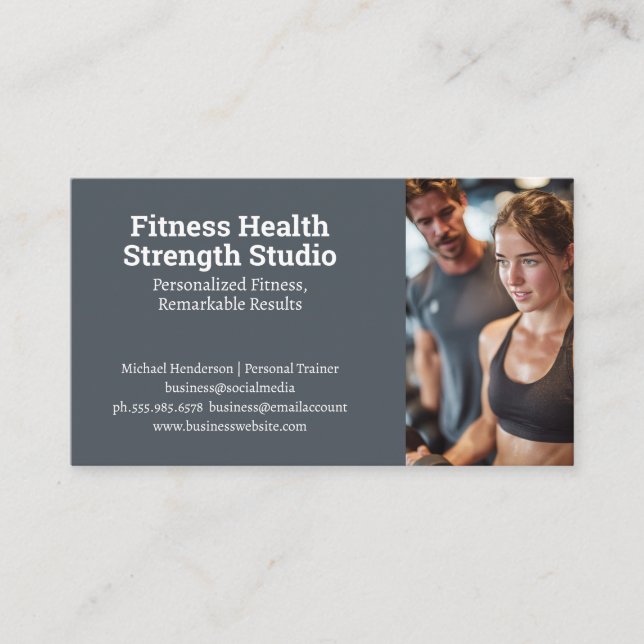 Kvinna tränar i gym | Fitness Visitkort (Framsida)