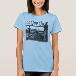 Kvinna udda en ut utslagsplats t shirt