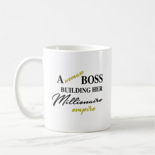 Kvinnachef som bygger henne egen kaffemugg