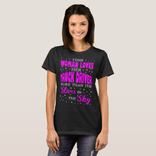 Kvinnan älskar henne lastbilsförarevalentingåva t shirt