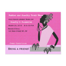 Kvinnan för showen för modesmyckenstammen