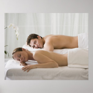 kvinnan och manen som ljuger på massage, tar av poster