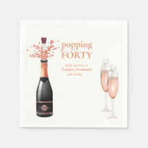 Kvinnas roliga champagneflasköppnande 40-årsdag