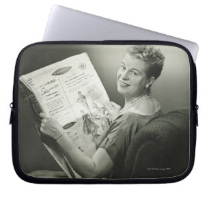 Kvinnasitta i stol laptop sleeve