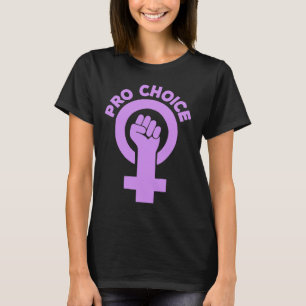 Kvinnlig abort som är projicerad t shirt