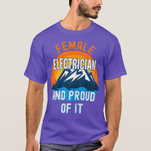 Kvinnlig elproducent och stolthet över t shirt