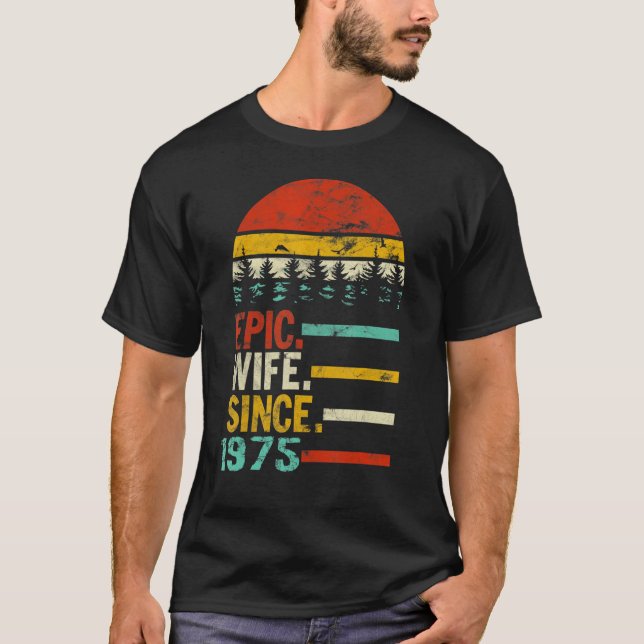 Kvinnlig Epic-fru sedan 1975 T Shirt (Framsida)