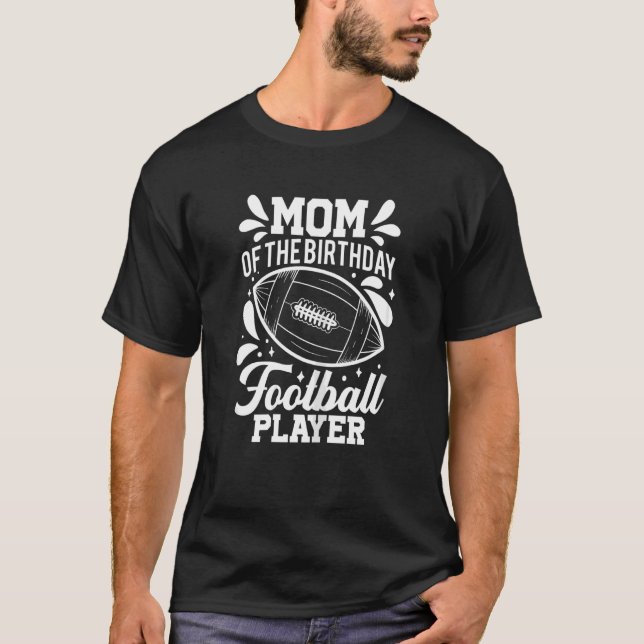 Kvinnlig fotboll Mamma i födelsedagspressen T Shirt (Framsida)