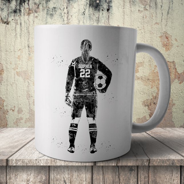 Kvinnlig fotbollsmålvakt kaffemugg (Skapare uppladdad)