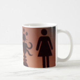 kvinnlig främmande mugg