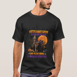 Kvinnlig Häxa På Vin Hon Behöver En Tysk Shepherd  T Shirt