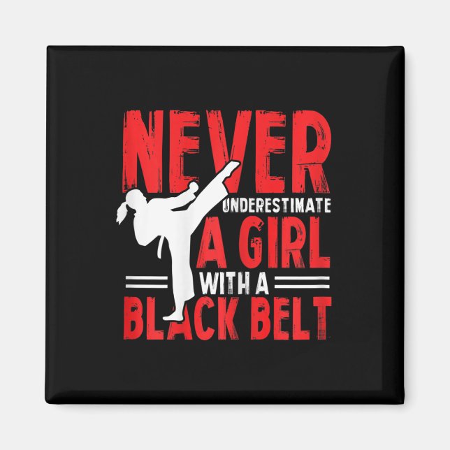 Kvinnlig Karate Flicka Underskatta Aldrig En Flick Magnet (Framsidan)