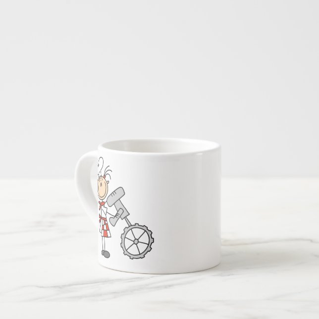 Kvinnlig kock som använder mixer espressomugg (Framsida vänster)