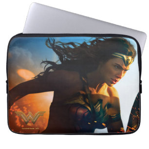 kvinnlig körning på attlefield laptop sleeve
