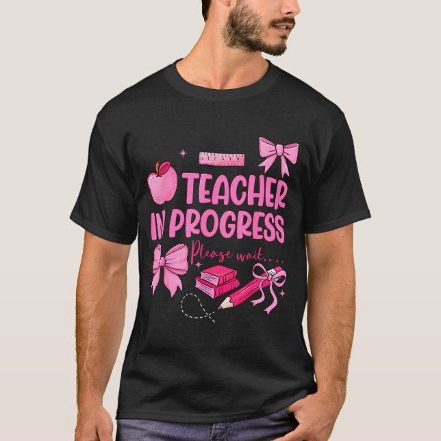Kvinnlig lärare under utbildning söt coquettebåge  t shirt (Framsida)