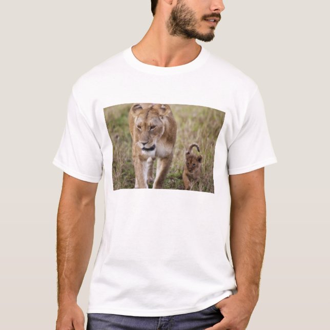 Kvinnlig lejon med unge tee shirt (Framsida)
