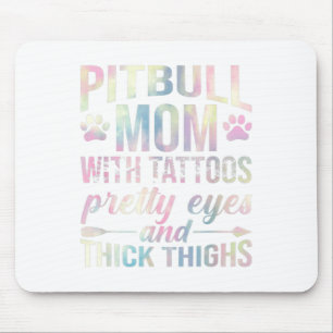 Kvinnlig Pitbull-Mamma Med Tatueringar Snygga Ögon Musmatta