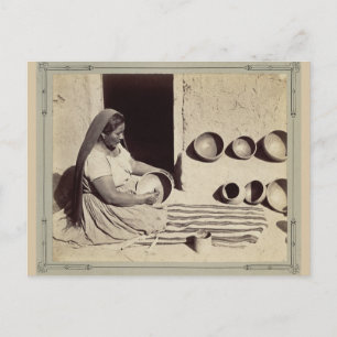 Kvinnlig Polishing Pottery - 1879 Vykort