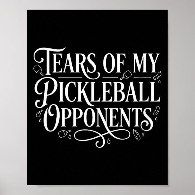 Kvinnlig rolig spelare pickle ball tårar av poster (Framsidan)