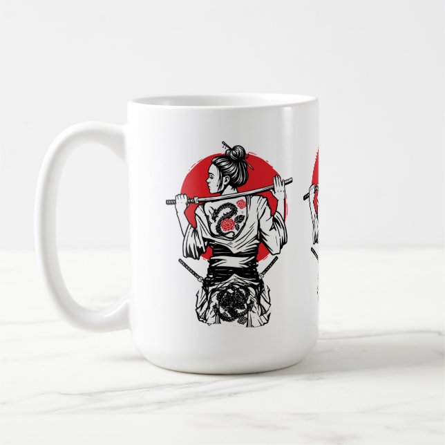 Kvinnlig Samurajkrigare – Drakrosstatuering Japan Kaffemugg (Vänster)