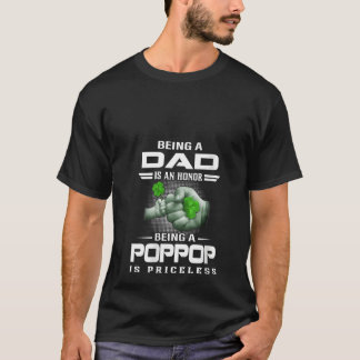 Kvinnlig Shamrock Att Vara Pappa Är En Hederssak A T Shirt