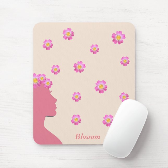 Kvinnlig siluett, rosa blommor & text på beige musmatta (Med mus)