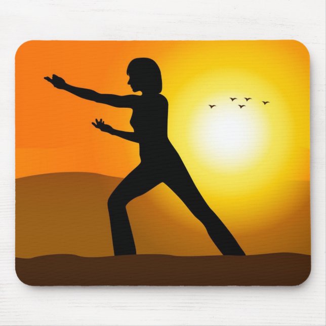 Kvinnlig Siluett Som Utövar Tai Chi Musmatta (Framsidan)