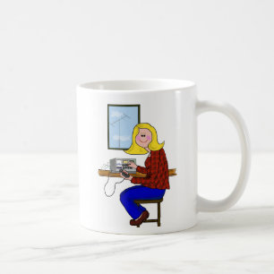 Kvinnlig skinka med blont hår kaffemugg