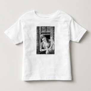 Kvinnlig tvättande t-shirt