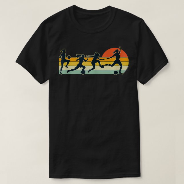 Kvinnliga fotbollsspelare Retro Sunset-fotbollsspe T Shirt (Design framsida)