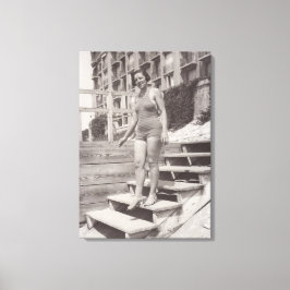 Kvinnligt foto på stranden i Cannes på 30-talet Canvastryck