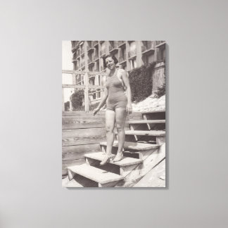Kvinnligt foto på stranden i Cannes på 30-talet Canvastryck
