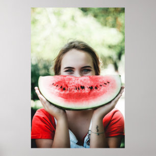 Kvinnoanläggning i segmenterad vattenmelon poster