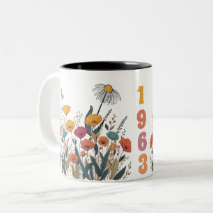 Kvinnoblommans födelsedag Ed. Nummer T-Shirt Två-Tonad Mugg