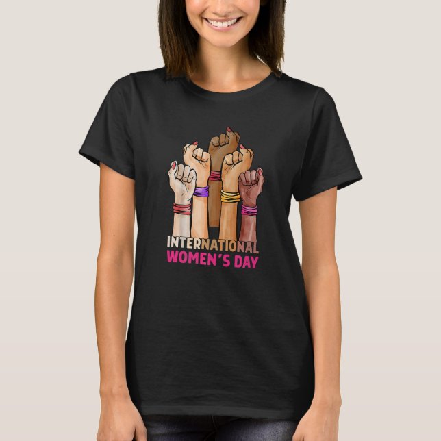 Kvinnodagen i internationell t shirt (Framsida)