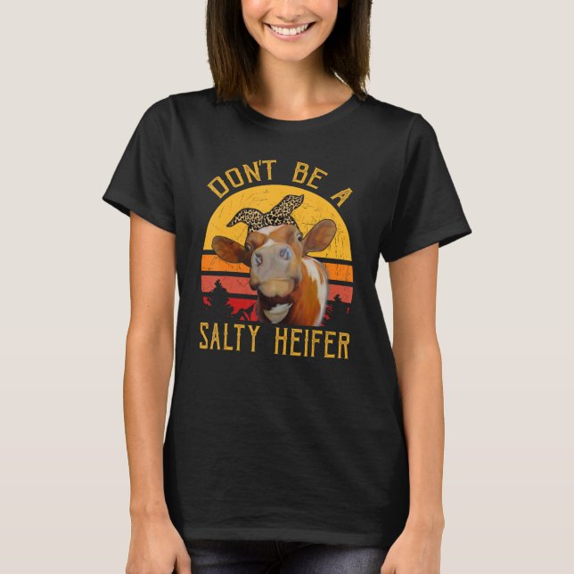 Kvinnor är inte en Salty Heifer Cow Farmer T Shirt (Framsida)