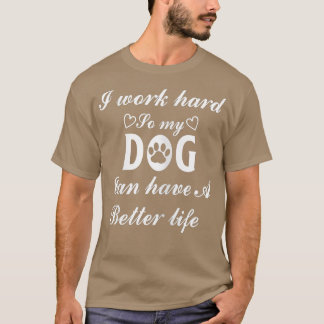 Kvinnor arbetar hårt så att min hund kan få ett bä t shirt