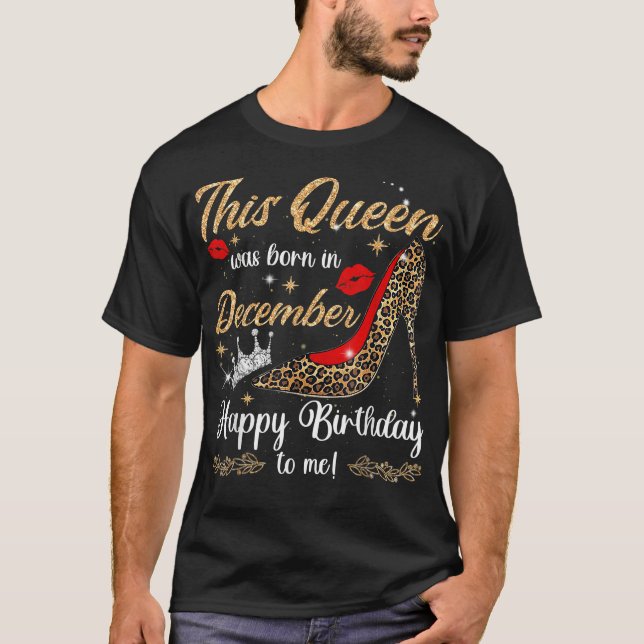 Kvinnor Denna Drottning Föddes I December Grattis  T Shirt (Framsida)