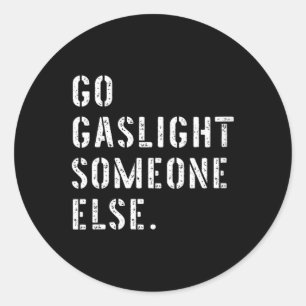 Kvinnor Gå Gaslight Någon Annan Roligt Sarksastisk Runt Klistermärke