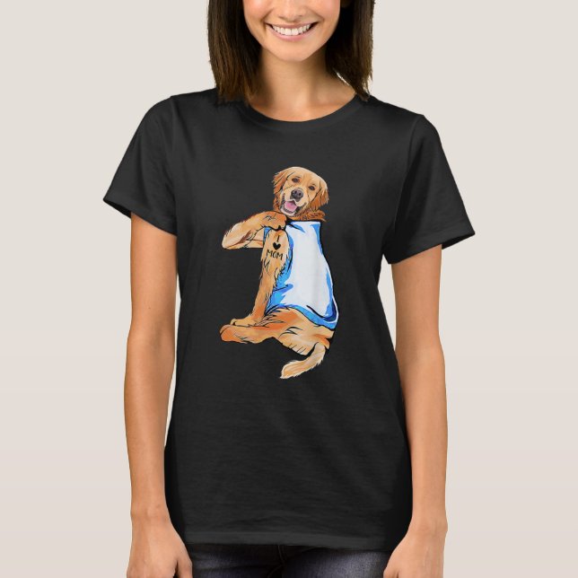 Kvinnor ger Golden Retriever Hund Tattoo i Kärlek  T Shirt (Framsida)