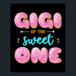 Kvinnor Gigi Sweet One First Birthday Matching Poster<br><div class="desc">Kvinnor Gigi of Sweet One First Birthday Matching Family Donut Gift. Perfekt-gåva till pappa,  mamma,  pappa,  manar,  kvinnor,  vänner och familjemedlemmar på Thanksgiving Dag,  juldag,  Mors dag,  Fars dag,  4 juli,  1776 Oberoende dag,  veterandagen,  Halloween D,  Patrick's Day</div>