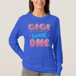 Kvinnor Gigi Sweet One First Birthday Matching T Shirt<br><div class="desc">Kvinnor Gigi of Sweet One First Birthday Matching Family Donut Gift. Perfekt-gåva till pappa,  mamma,  pappa,  manar,  kvinnor,  vänner och familjemedlemmar på Thanksgiving Dag,  juldag,  Mors dag,  Fars dag,  4 juli,  1776 Oberoende dag,  veterandagen,  Halloween D,  Patrick's Day</div>