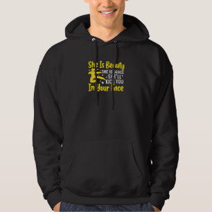 Kvinnor Hon Är Skönhet Hon Är Nåde Hon Sparkar Dig Hoodie