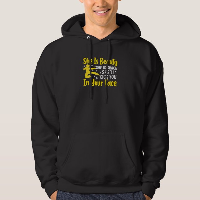 Kvinnor Hon Är Skönhet Hon Är Nåde Hon Sparkar Dig Hoodie (Framsida)