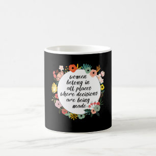 Kvinnor hör hemma i alla ställen kaffemugg