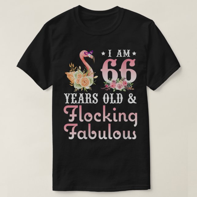 Kvinnor i åldern 66 år och mötande karl t shirt (Design framsida)
