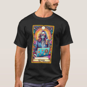 Kvinnor i Chef Tarot Card Skeleton jobbar med hand T Shirt