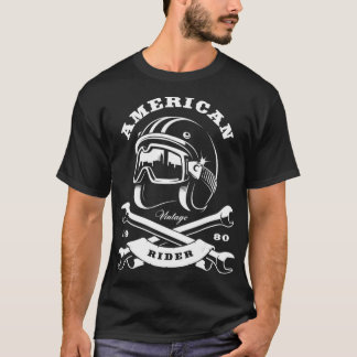 Kvinnor i den amerikanska olycksskjortan med motor t shirt