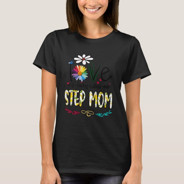 Kvinnor i Kärlek som kallas Steg Mamma Daisy Flowe T Shirt (Framsida)