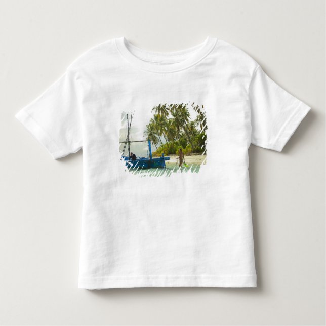 Kvinnor i liten traditionell fiskebåt, t-shirt (Framsida)